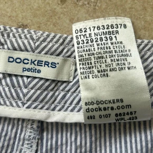 DOCKERS Seersucker Skort Blue White Striped Cotton Mini Skirt Preppy | Size 10P - Picture 13 of 13